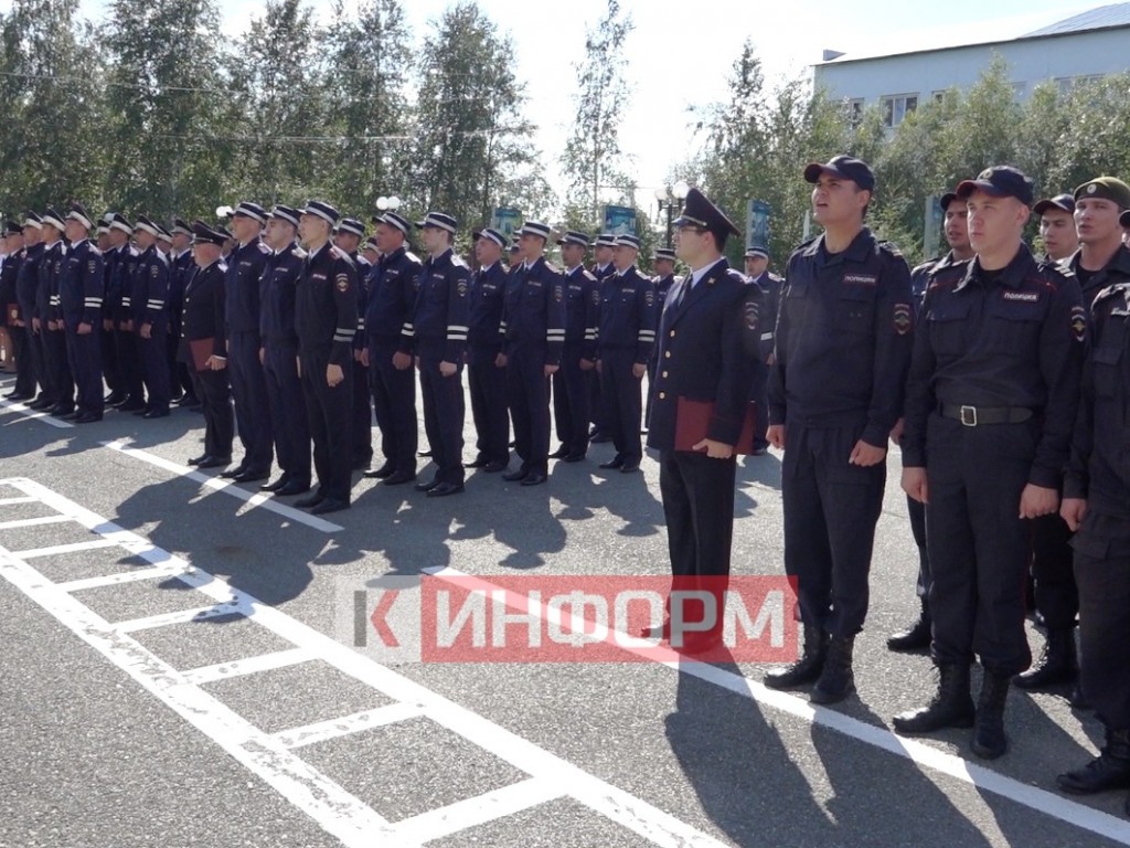 В СУРГУТЕ БОЛЕЕ СТА ПОЛИЦЕЙСКИХ ПРИНЯЛИ ПРИСЯГУ. (ВИДЕО)